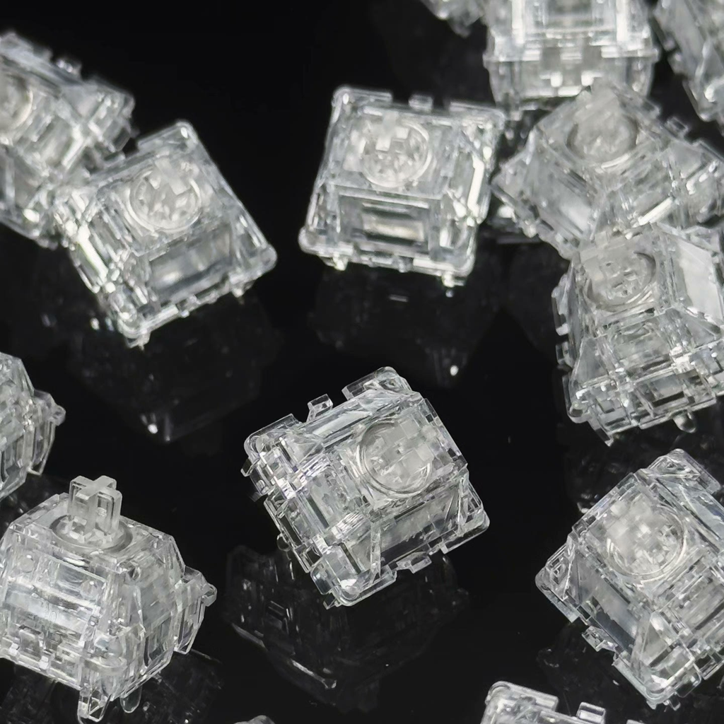 UR Ice Magnetic Extreme Switch - Keyboard Gaming Transparent のレビューと価格