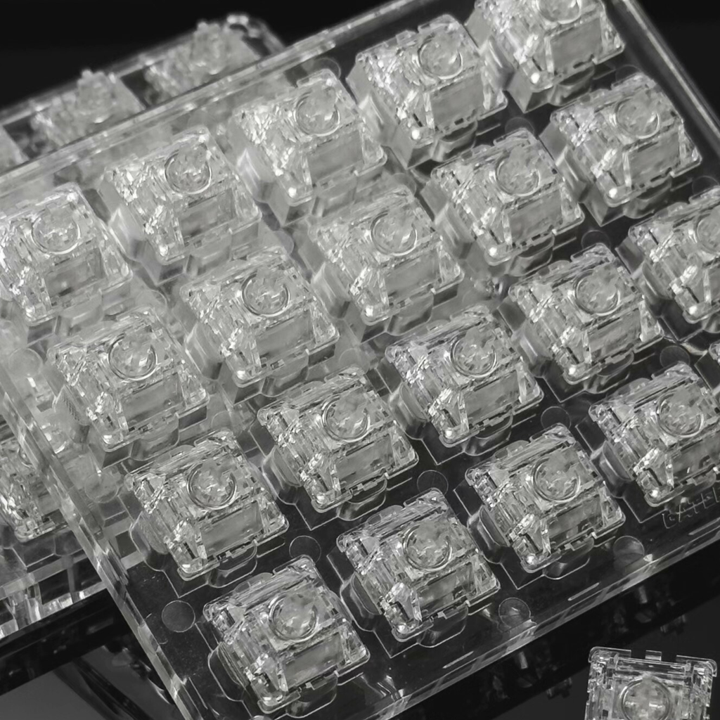 UR Ice Magnetic Extreme Switch - Keyboard Gaming Transparent のレビューと価格
