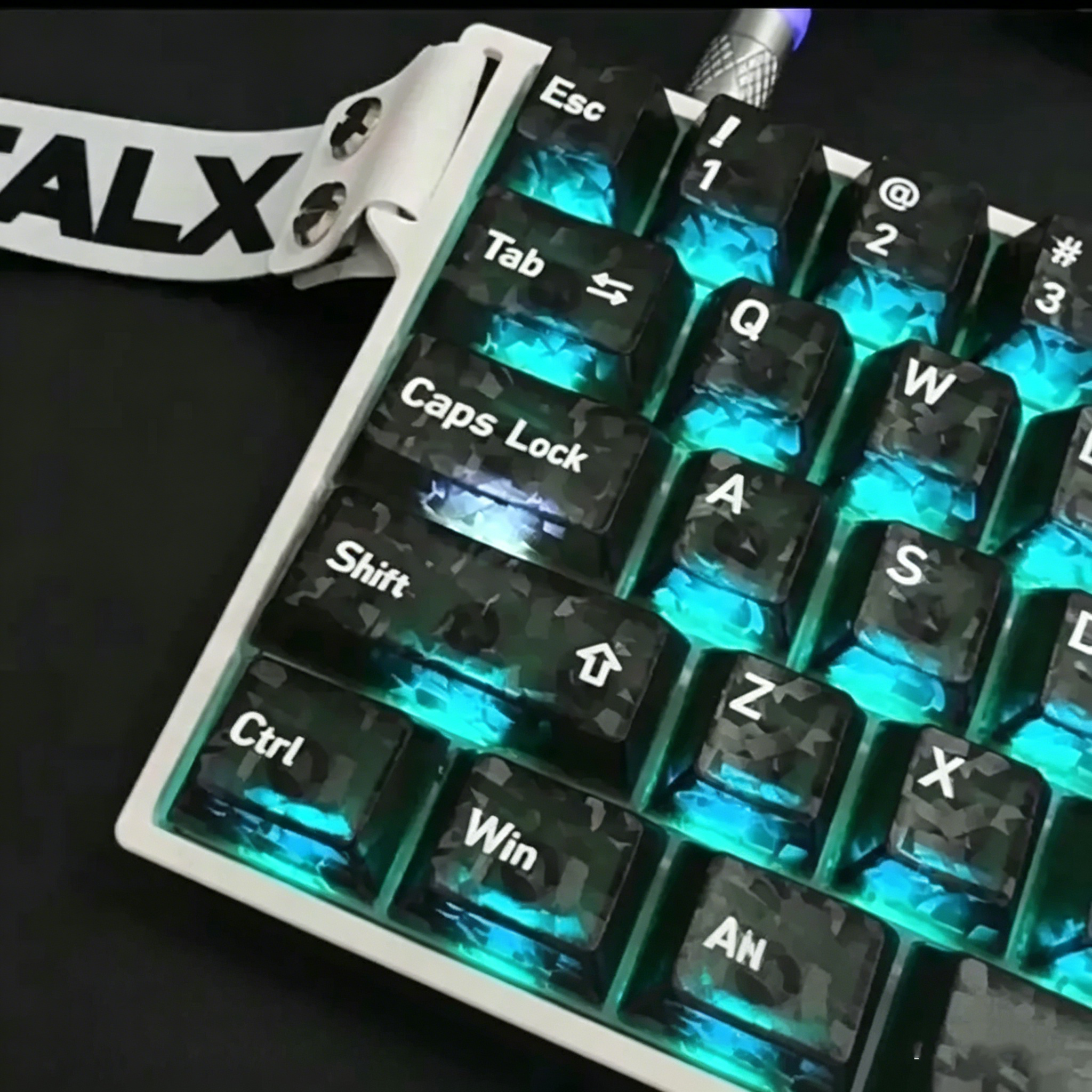 2026 New Forged Carbon Fiber T - Keyboard Gaming Transparent のレビューと価格