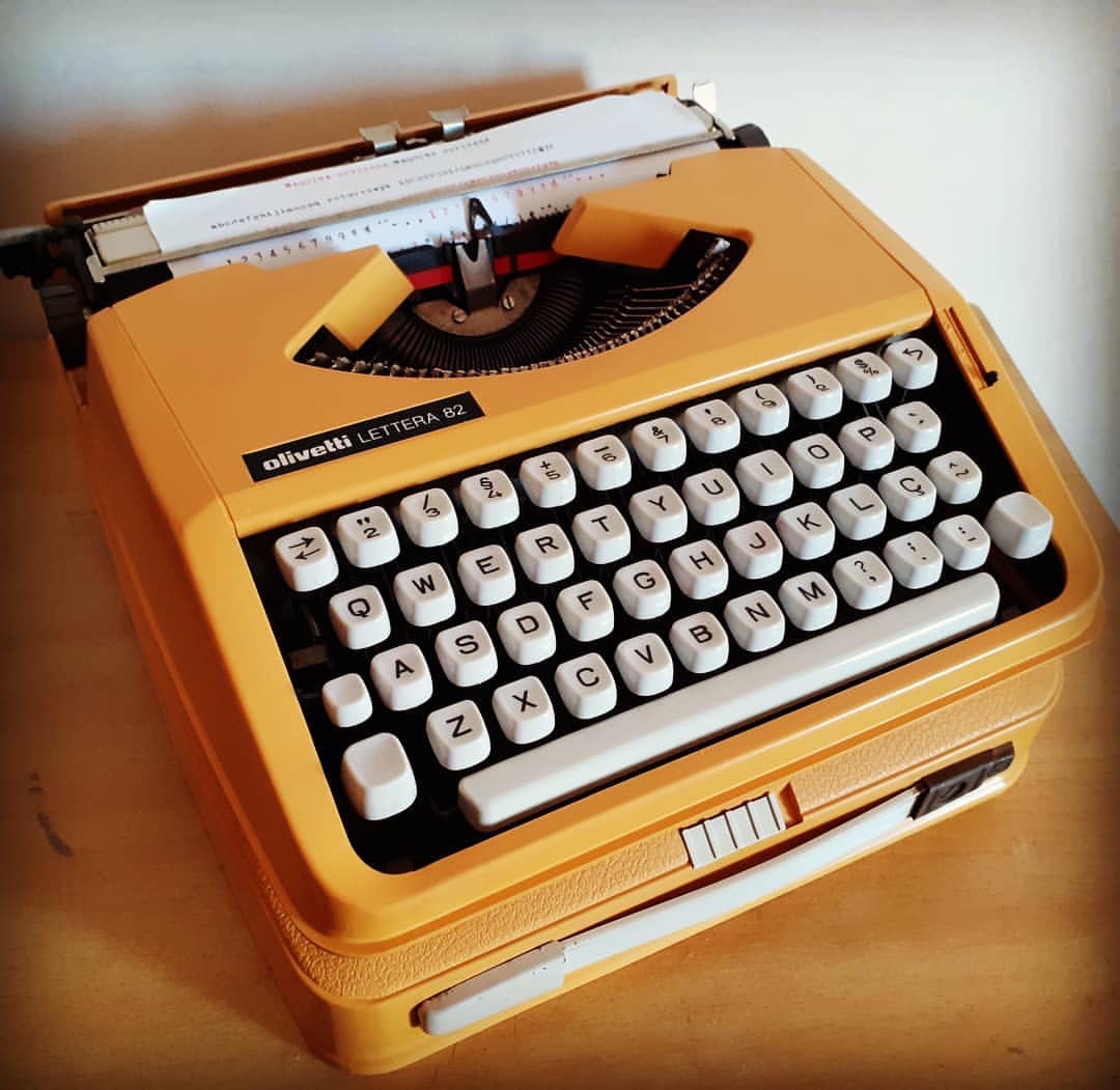 Vintage typewriter - Gaming Keyboard Typewriter のレビューと価格
