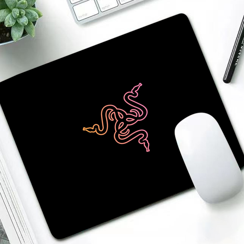 Razer Luxury Mouse Pad Anime G - Gaming Keyboard Affordable のレビューと価格